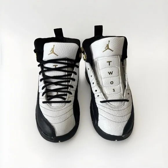 Jordan Retro 12 Sneakers Royalty Taxi - Black and White size 4