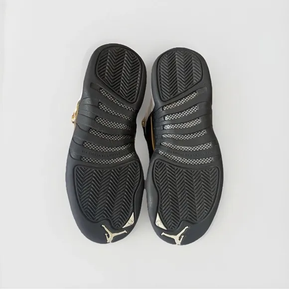 Jordan Retro 12 Sneakers Royalty Taxi - Black and White size 4