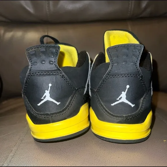 Jordan Retro 4 Thunder Retro Sneakers, Grade School size 2.5Y