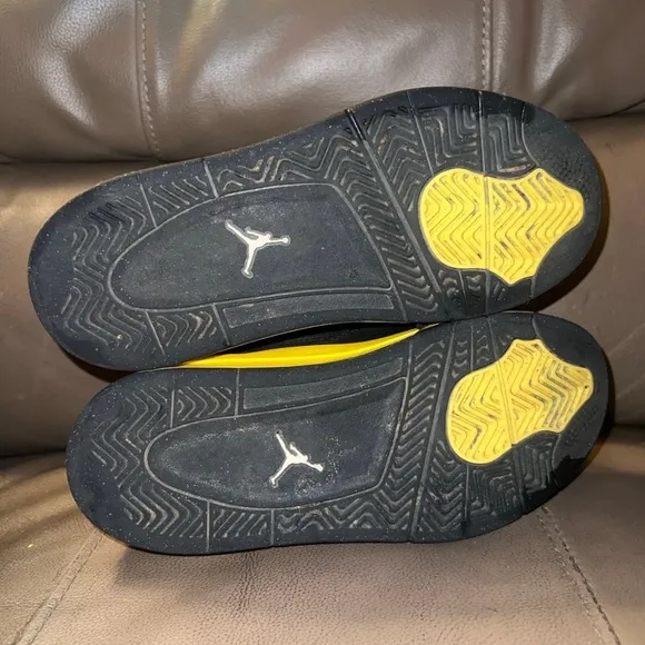 Jordan Retro 4 Thunder Retro Sneakers, Grade School size 2.5Y
