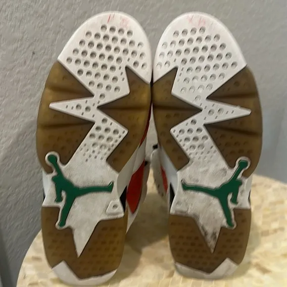Jordan retro 6 basketball sneakers Size11.5