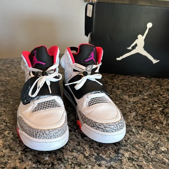 Jordan Retro son of mars hot lava Sneakers EUC 10.5