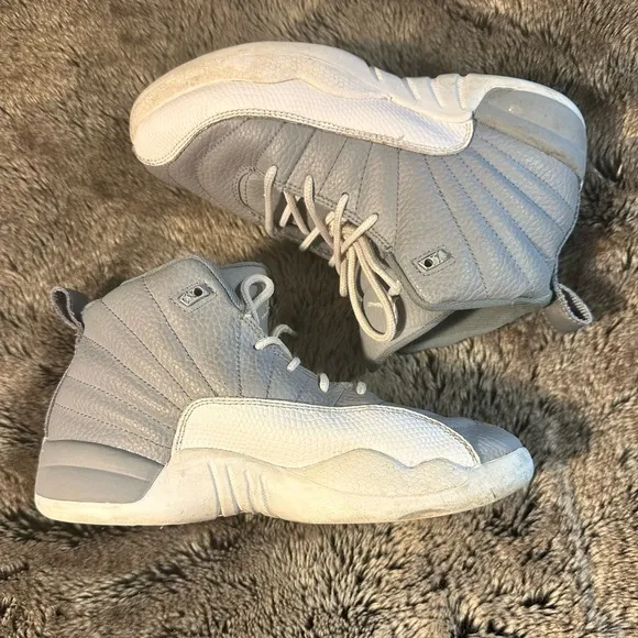 Jordan Retro Stealth 12 White and Grey Youth Sneakers, size 2.5