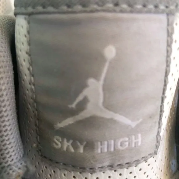 Jordan Retro's Nike Ivory Sky High Sneakers 10.5