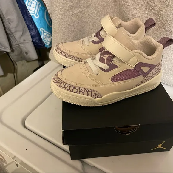 Jordan Spizike Low Sneakers - Cream and Purple