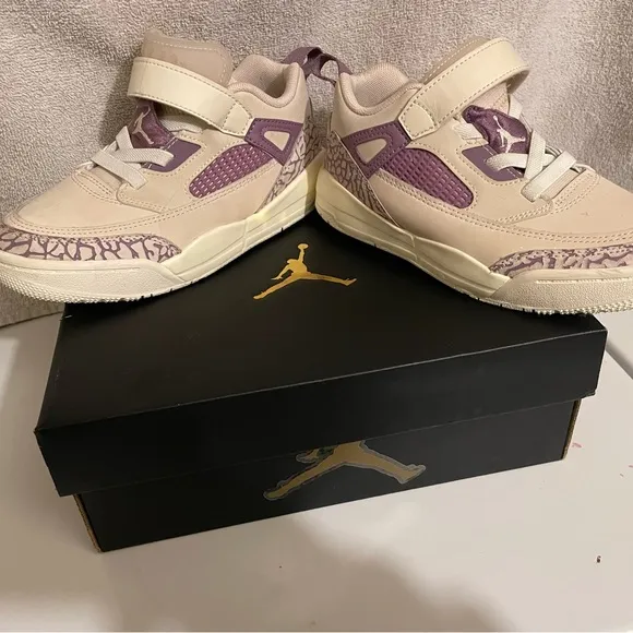 Jordan Spizike Low Sneakers - Cream and Purple