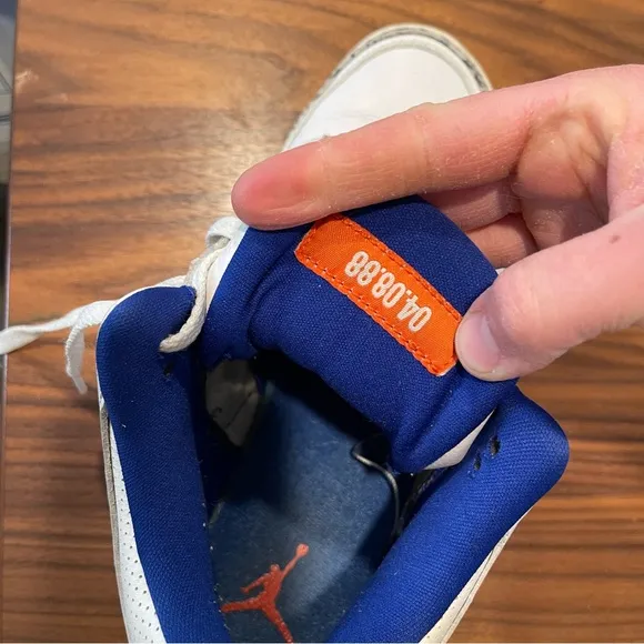 JORDANS (Nike) knicks Jordan 3 retro White and Blue Sneakers with Orange Accents