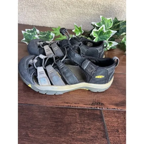 Keen boys black and gray water sandals size 3