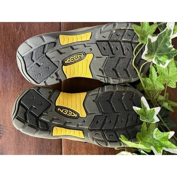 Keen boys black and gray water sandals size 3