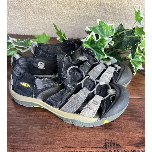 Keen boys black and gray water sandals size 3