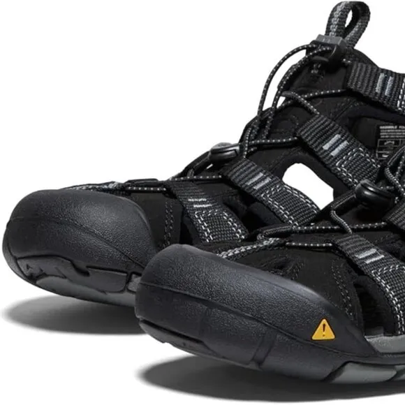 KEEN Clearwater Cnx Lightweight Water Sandals