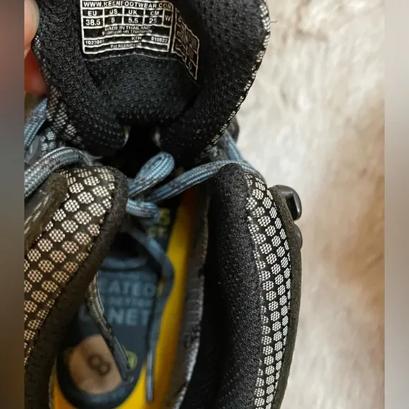 KEEN HIKING BOOTS