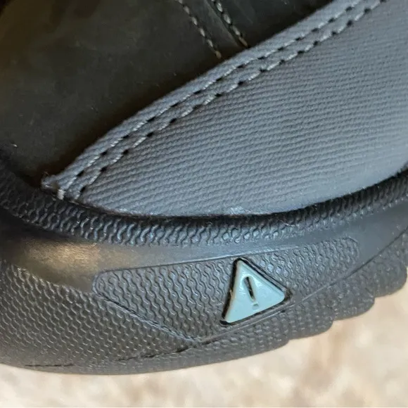 KEEN HIKING BOOTS
