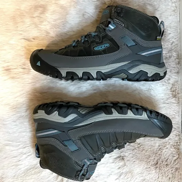 KEEN HIKING BOOTS