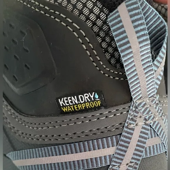 KEEN HIKING BOOTS