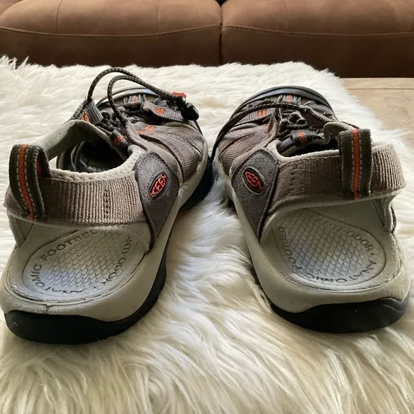 Keen Men’s Newport H2 Closed Toe Water Hiking Sandals Size 11.5