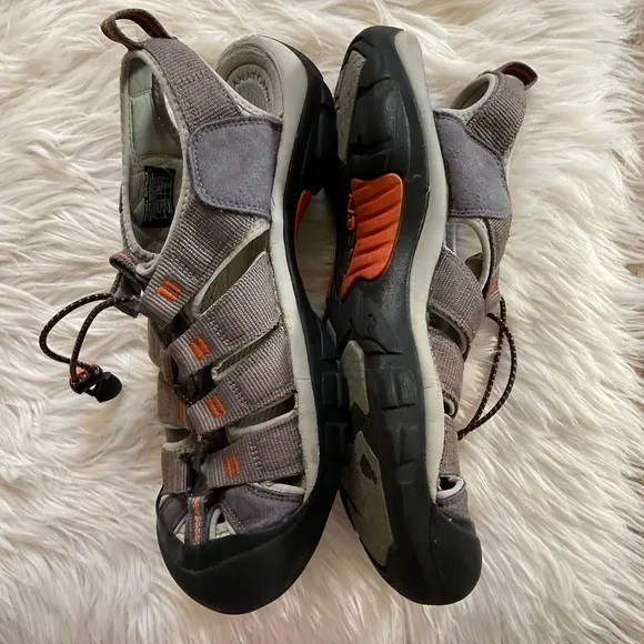 Keen Men’s Newport H2 Closed Toe Water Hiking Sandals Size 11.5
