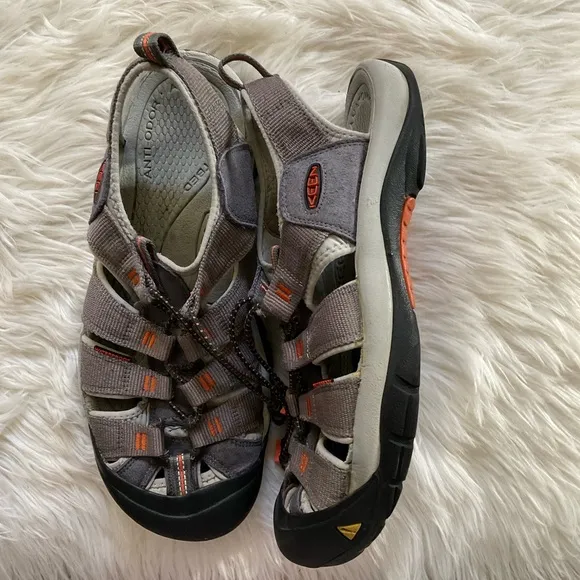 Keen Men’s Newport H2 Closed Toe Water Hiking Sandals Size 11.5