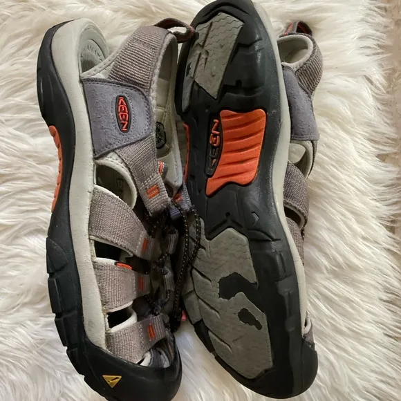 Keen Men’s Newport H2 Closed Toe Water Hiking Sandals Size 11.5
