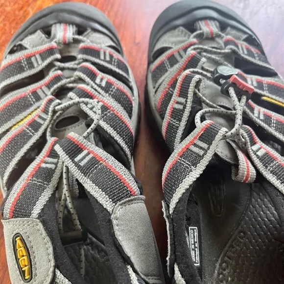 KEEN Men's Newport H2 Sandals Size 8 Grey/Red Waterproof Hiking Shoes