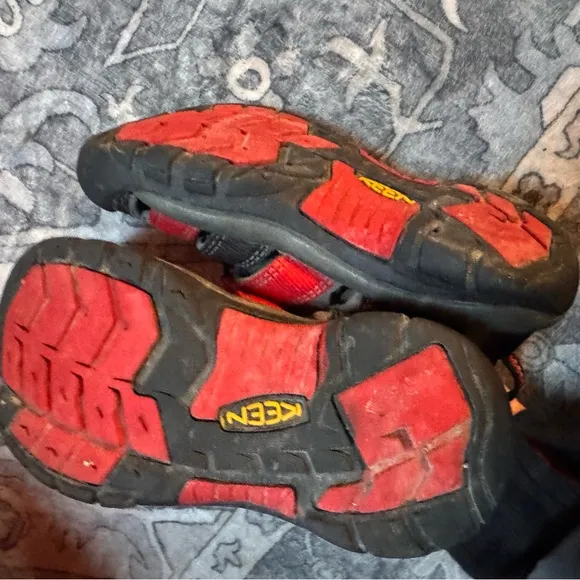 Keen Newport H2 Kids Sz 1 Water Sandals Hiking Outdoor Shoes Closed Toe Unisex