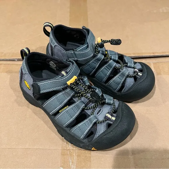 KEEN Newport H2 Sandals, Kids Size 1 New w/o Box Retail $124.95