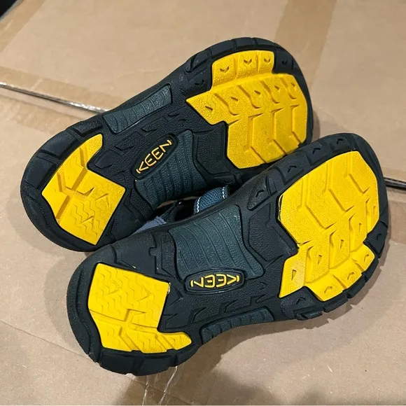 KEEN Newport H2 Sandals, Kids Size 1 New w/o Box Retail $124.95