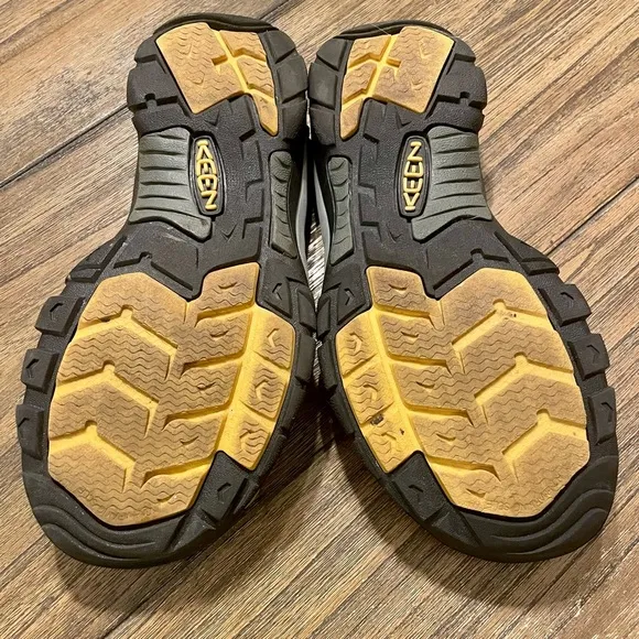 KEEN Newport H2 Sandals Mens 8.5 Black Gray Water Shoe Hiking Gorpcore Fisherman
