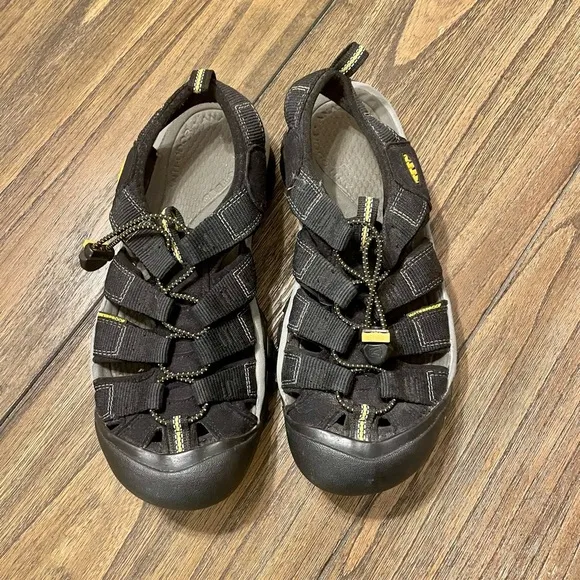 KEEN Newport H2 Sandals Mens 8.5 Black Gray Water Shoe Hiking Gorpcore Fisherman