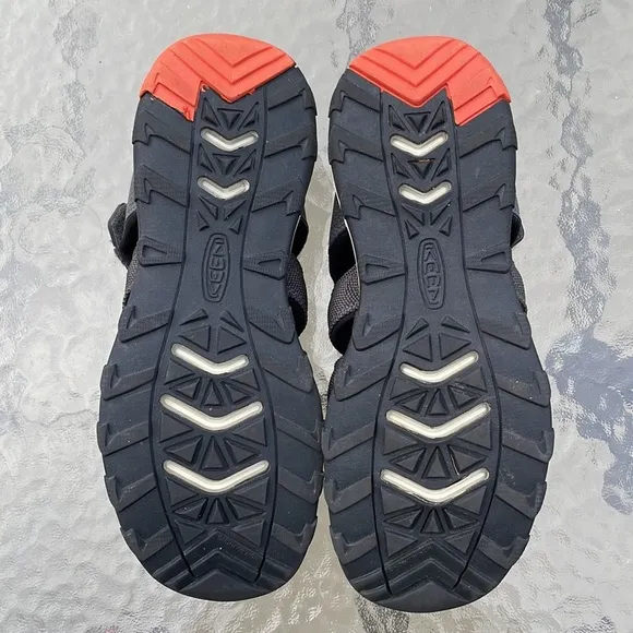 Keen Newport Neo H2 Grey Hiking Sandals Big Kids Size 6
