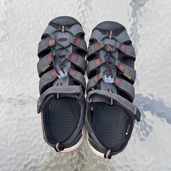 Keen Newport Neo H2 Grey Hiking Sandals Big Kids Size 6
