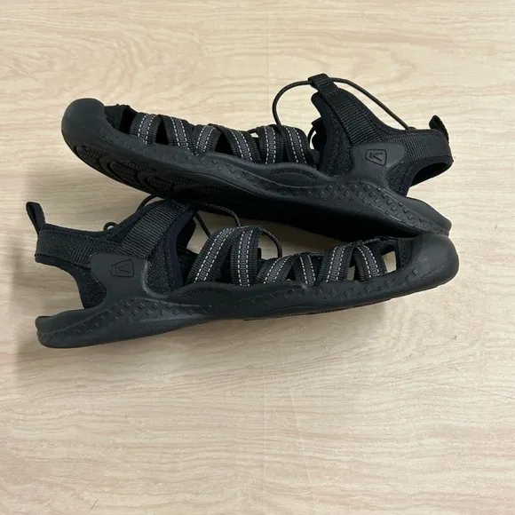 KEEN Sandals 10 Women Drift Creek H2 Black Closed Toe Water Shoes EUC