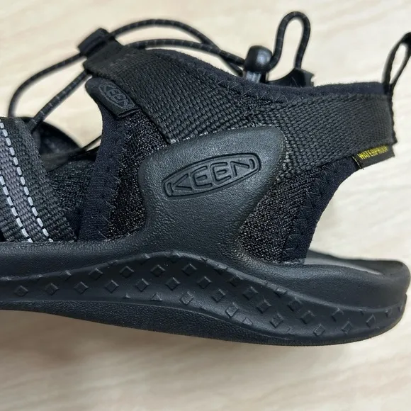 KEEN Sandals 10 Women Drift Creek H2 Black Closed Toe Water Shoes EUC
