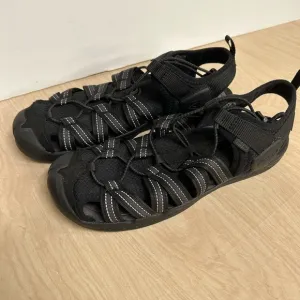 KEEN Sandals 10 Women Drift Creek H2 Black Closed Toe Water Shoes EUC