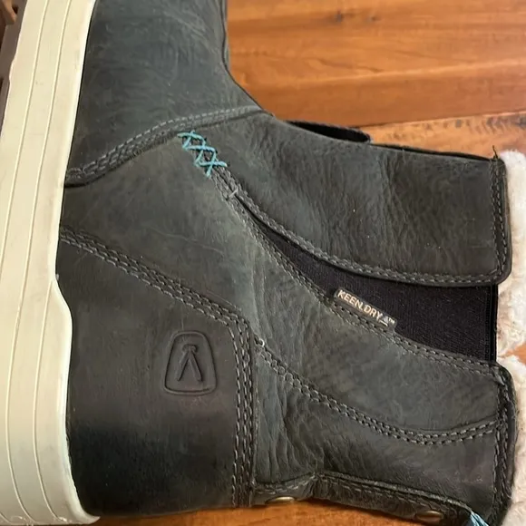 Keen Snowmass Mid Snow Boots Waterproof, size 6.5