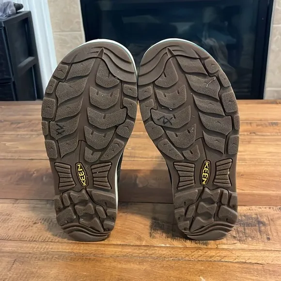 Keen Snowmass Mid Snow Boots Waterproof, size 6.5