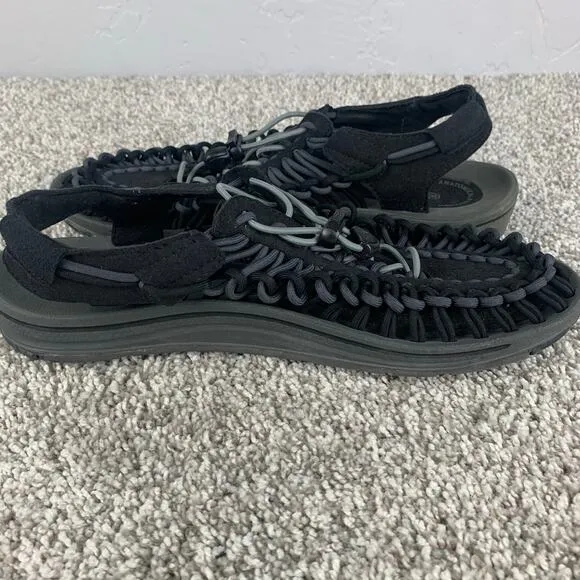 Keen UNEEK Sandal Men's Size 9 Black Water River Hiking Magnet Outdoor Sandals