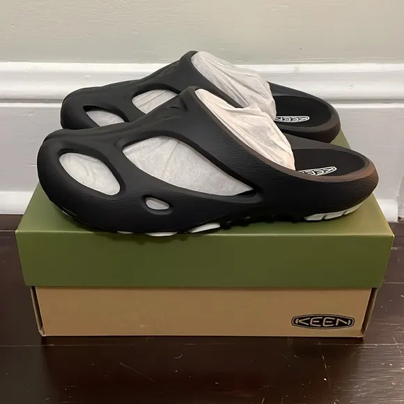 Keen Unisex Black Shanti Slip-On Clog Foam Sandals In Men’s Size 9 or Women’s 11