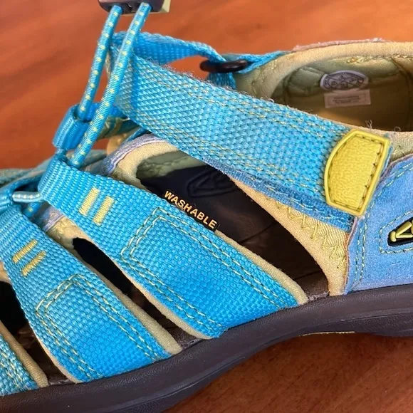 KEEN Water Sandals Size 4