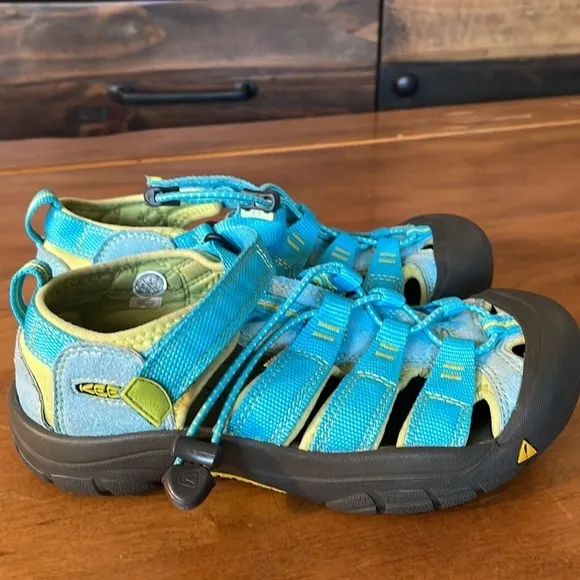 KEEN Water Sandals Size 4