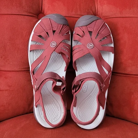 KEEN Womens Rose Casual Closed Toe Sandal Redwood/Gum Size 10
