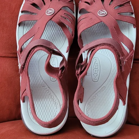 KEEN Womens Rose Casual Closed Toe Sandal Redwood/Gum Size 10