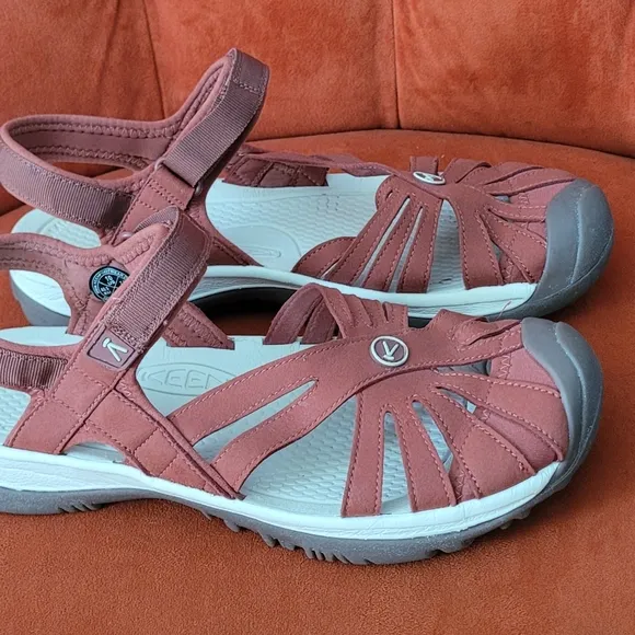 KEEN Womens Rose Casual Closed Toe Sandal Redwood/Gum Size 10
