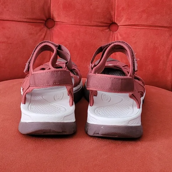 KEEN Womens Rose Casual Closed Toe Sandal Redwood/Gum Size 10