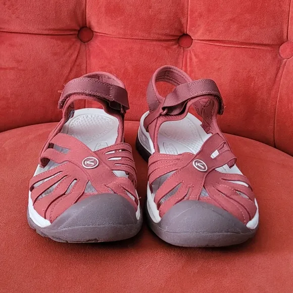 KEEN Womens Rose Casual Closed Toe Sandal Redwood/Gum Size 10