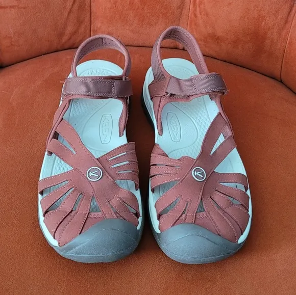 KEEN Womens Rose Casual Closed Toe Sandal Redwood/Gum Size 10