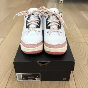 Kids' Jordan 3 Retro Sneakers size 2