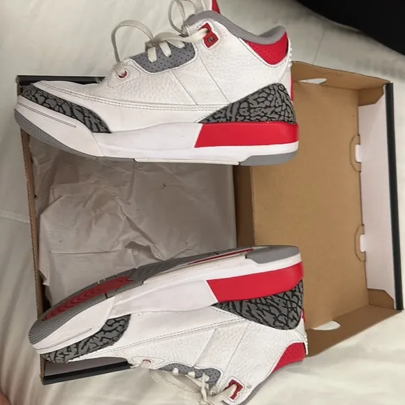 Kids jordan 3 retro sneakers. Size 2y