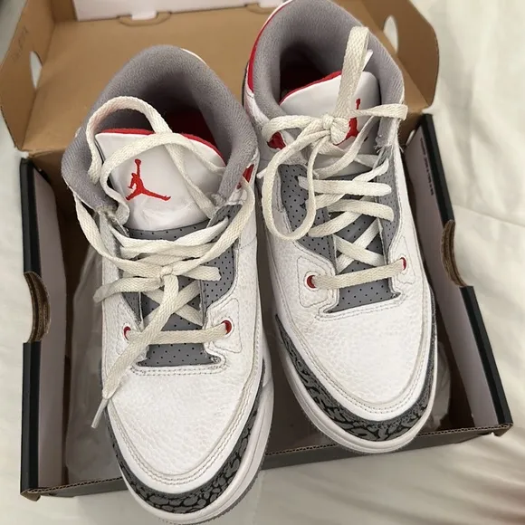 Kids jordan 3 retro sneakers. Size 2y