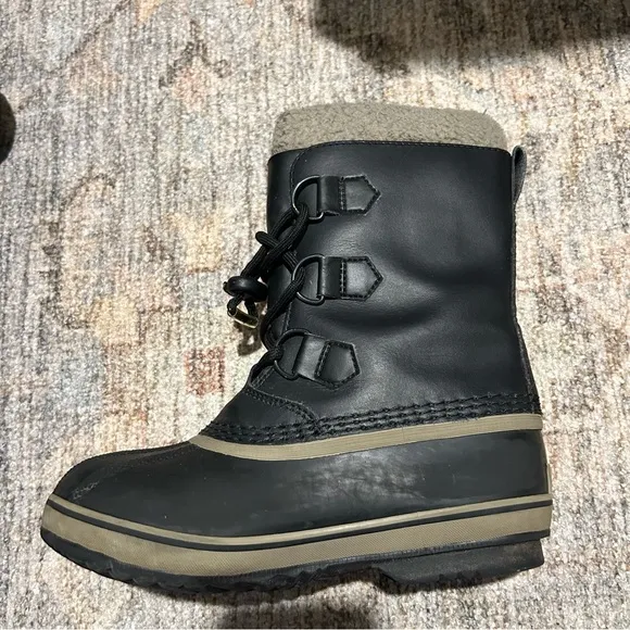 Kids Sorel Yoot PAC Black Gray Snow Boots Size 2 Waterproof Winter